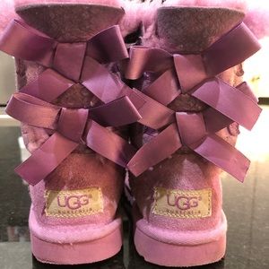 Uggs girls pink adorable boots for the Holidays